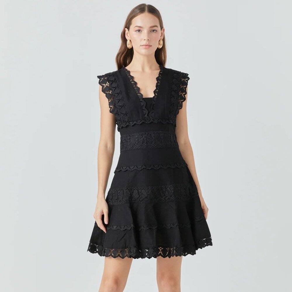 NWT Endless Rose Plunging Lace Trim Dress – Black, Size Small